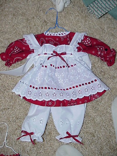 Available Outfit 25in Ann/Andy